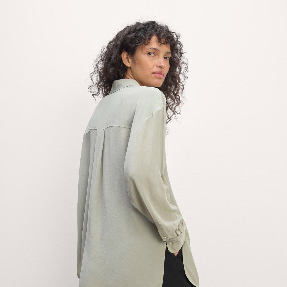 Everlane Women's Boyfriend Shirt in Washable Silk Blouse in Seagrass, Size 2XS